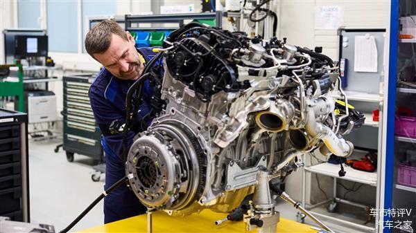 经典与传承的巅峰之作 宝马3.0 CSL限量手工量产，诠释机械艺术的当代价值